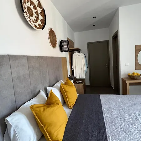 Tus Guest house *