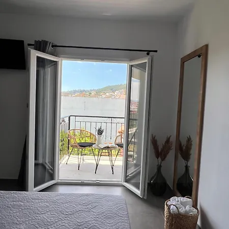 Tus Guest house *